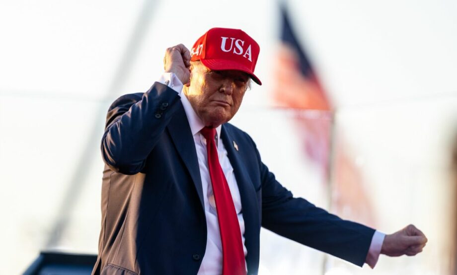Trump firma ley fiscal en el Día de la Independencia de EUA - Agua Quemada